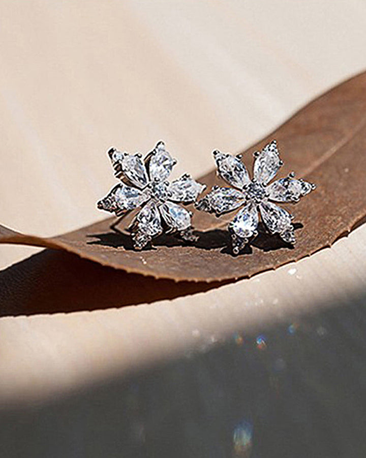 Zirkon-Oorbellen met Sneeuwvlokbloem