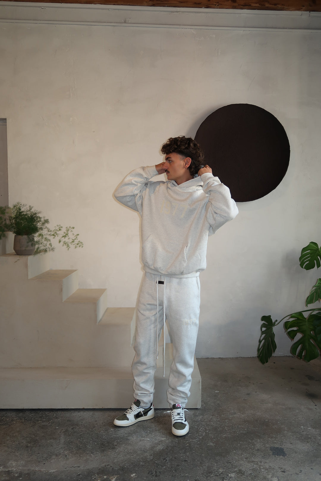 Fear of God Essentials 1977 Licht Havermout Volledige set