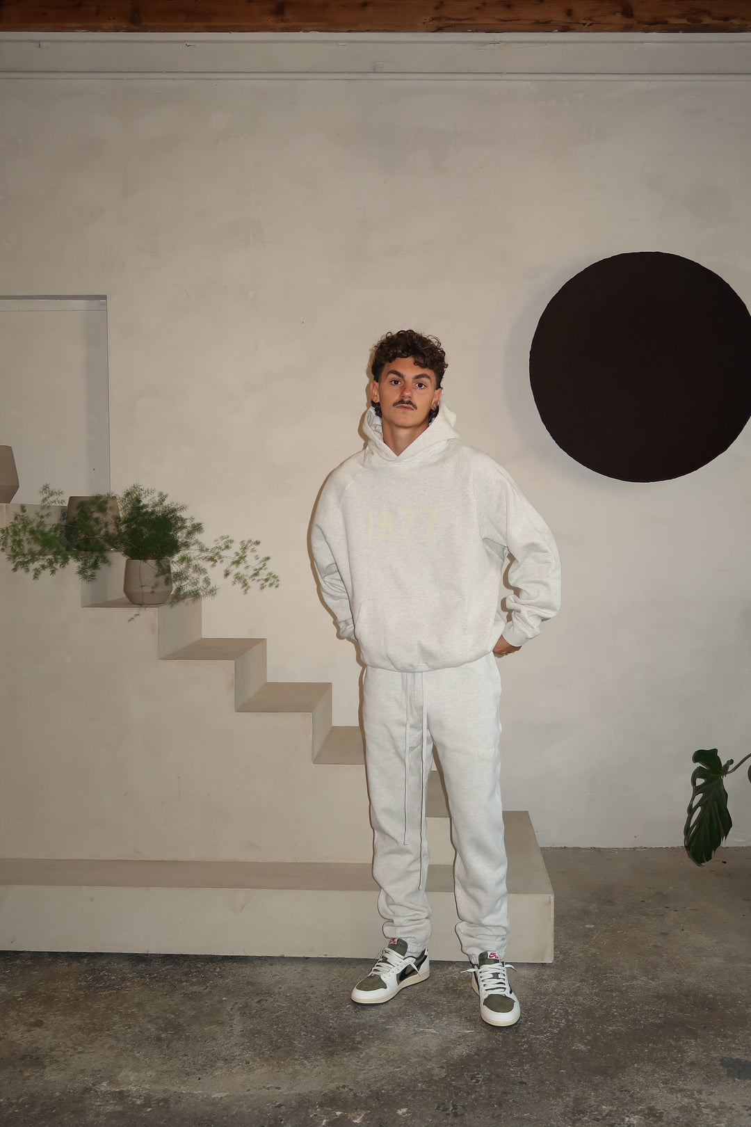 Fear of God Essentials 1977 Licht Havermout Volledige set