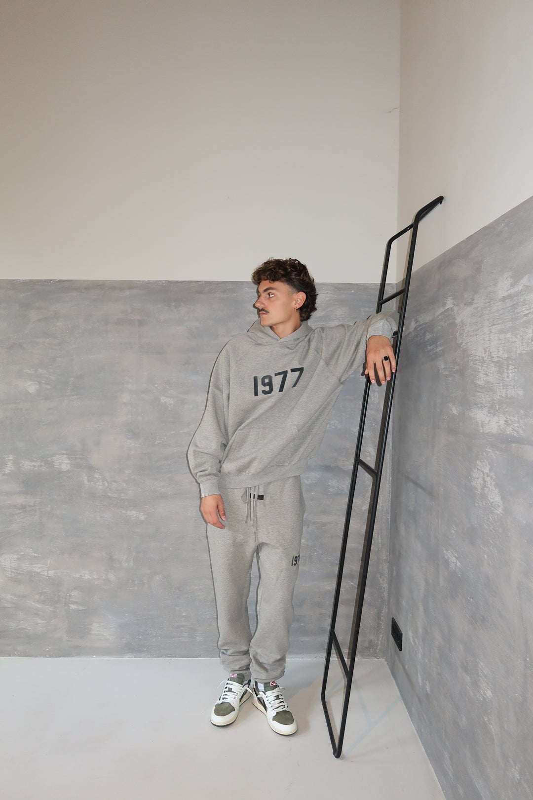 Fear of God Essentials 1977 Donker Havermout Volledige set