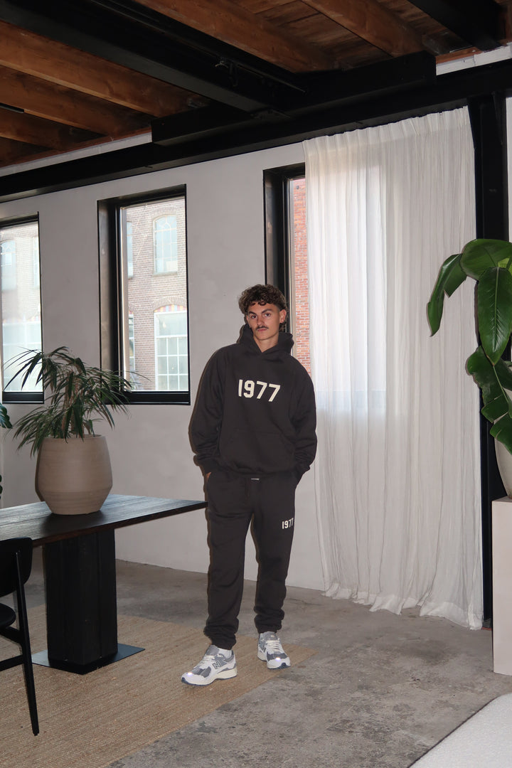 Fear of God Essentials 1977 Iron Black Volledige set