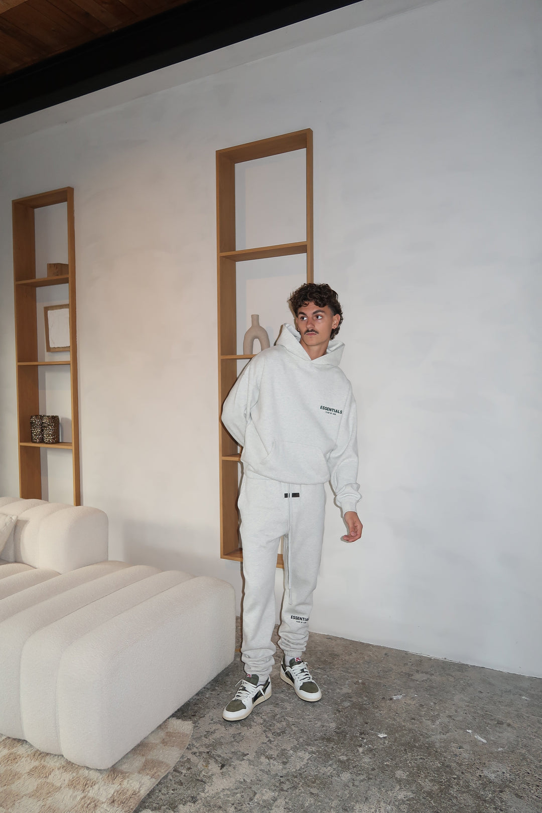 Fear of God Essentials Light Oatmeal Volledige set